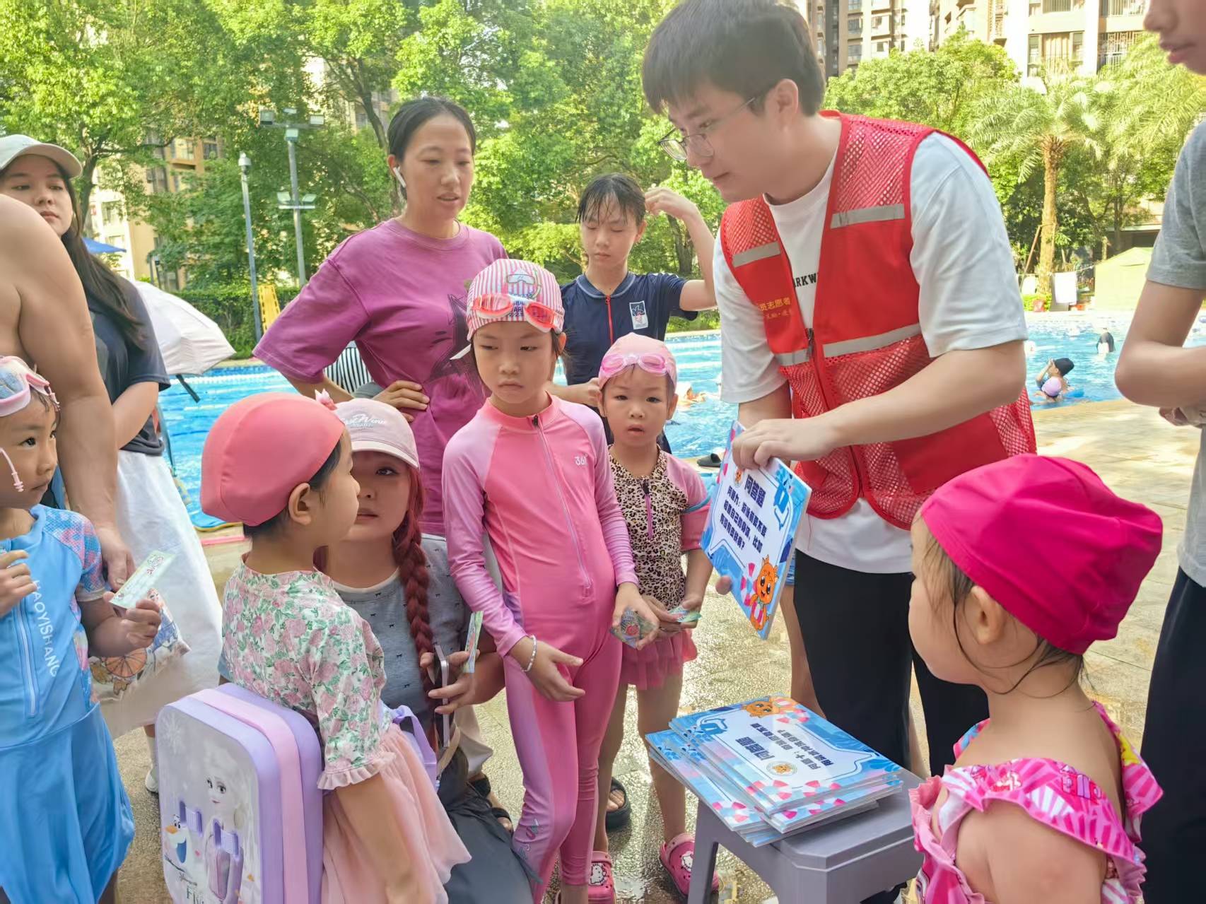 提升公眾安全意識<strong></p>
<p>游泳池</strong>！吉華公衛(wèi)中心舉辦“游泳池開放日”親子科普活動:游泳池